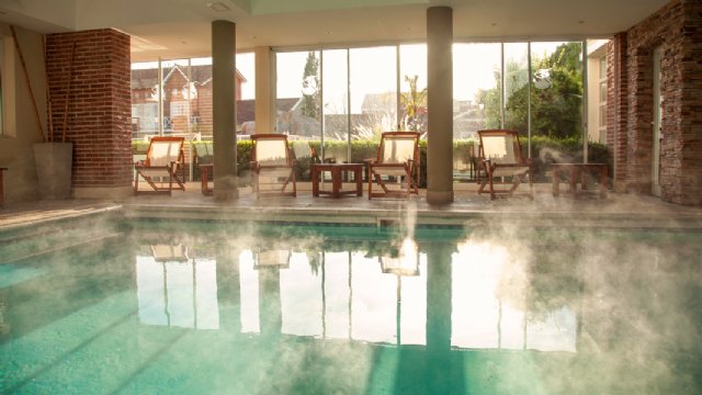 Piscina interna climatizada Costa Remanso de Miramar